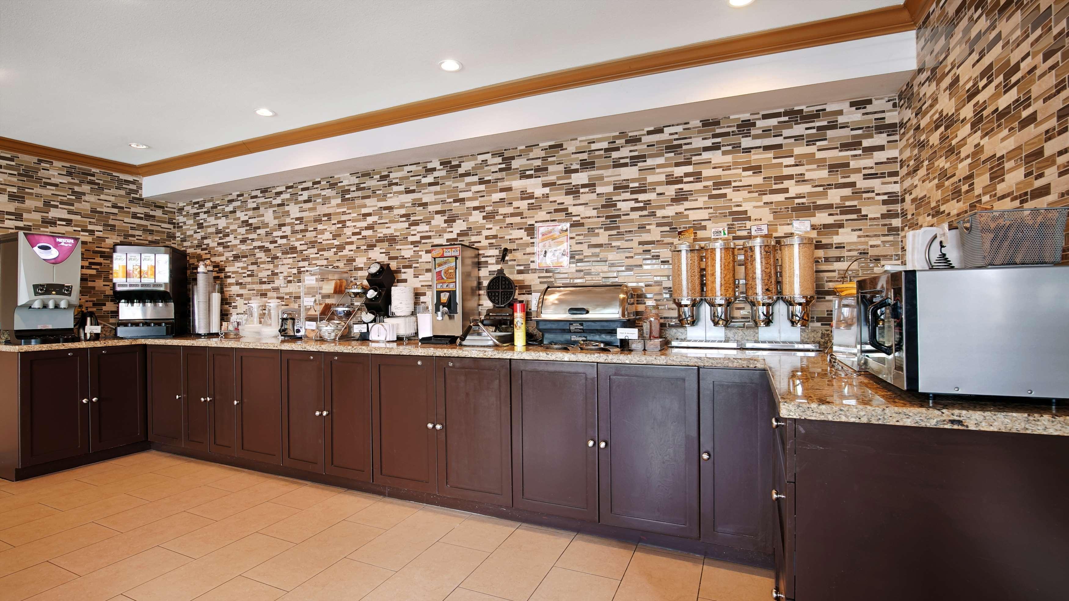 Best Western Maple Ridge Exterior photo