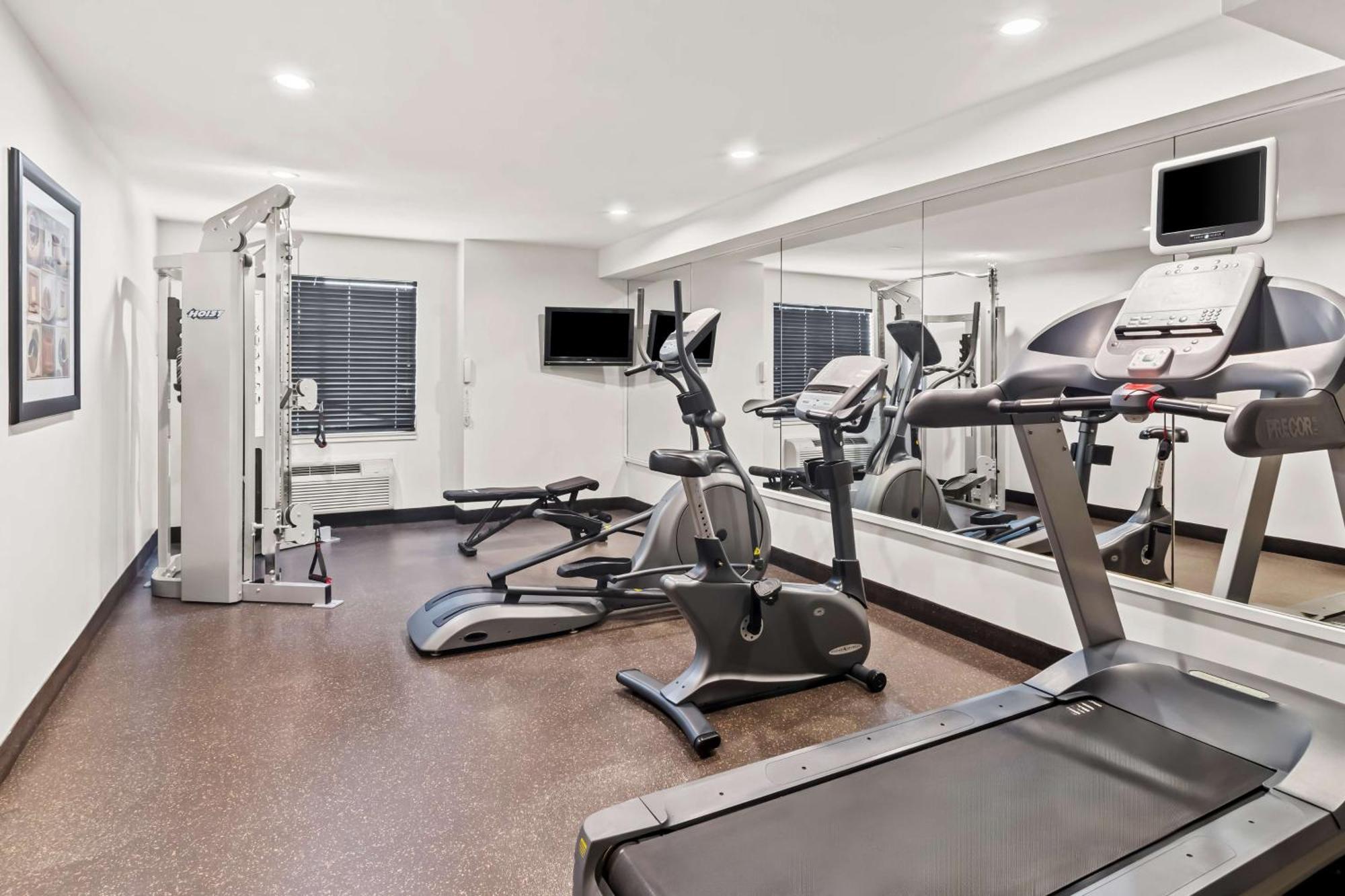 Best Western Maple Ridge Exterior photo