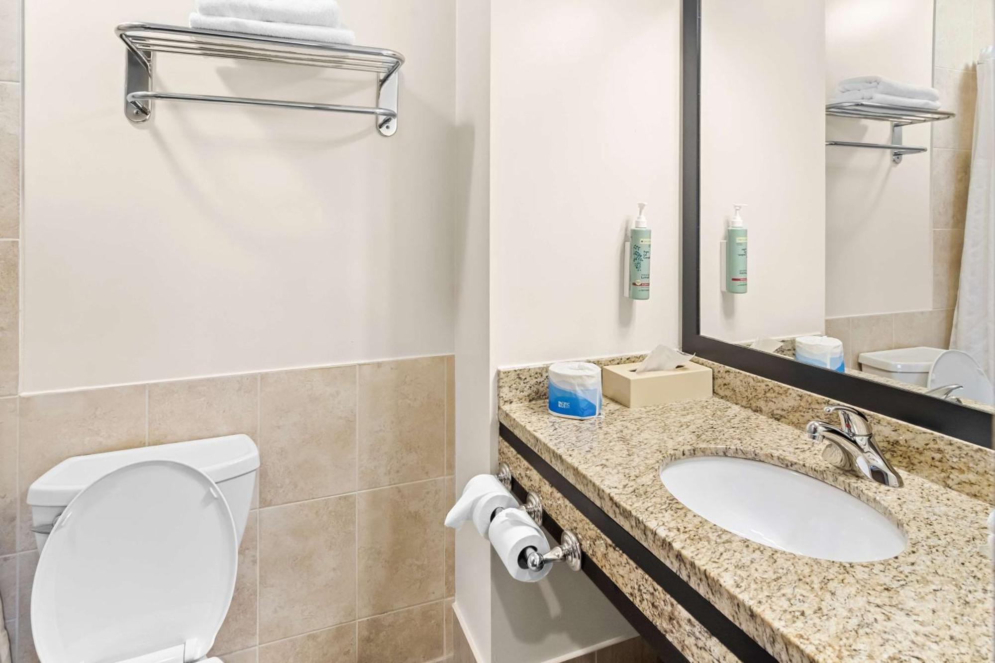 Best Western Maple Ridge Exterior photo