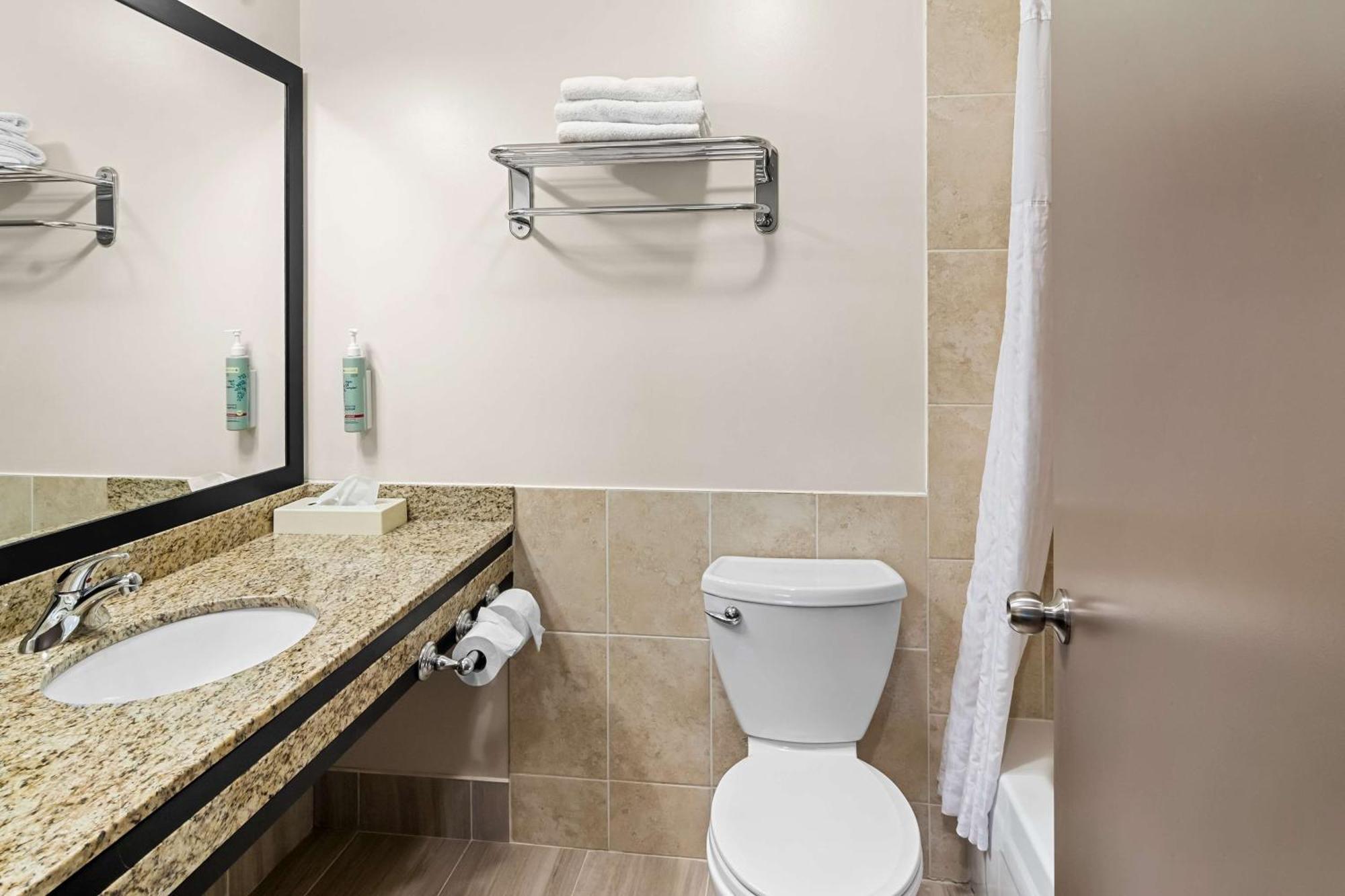 Best Western Maple Ridge Exterior photo