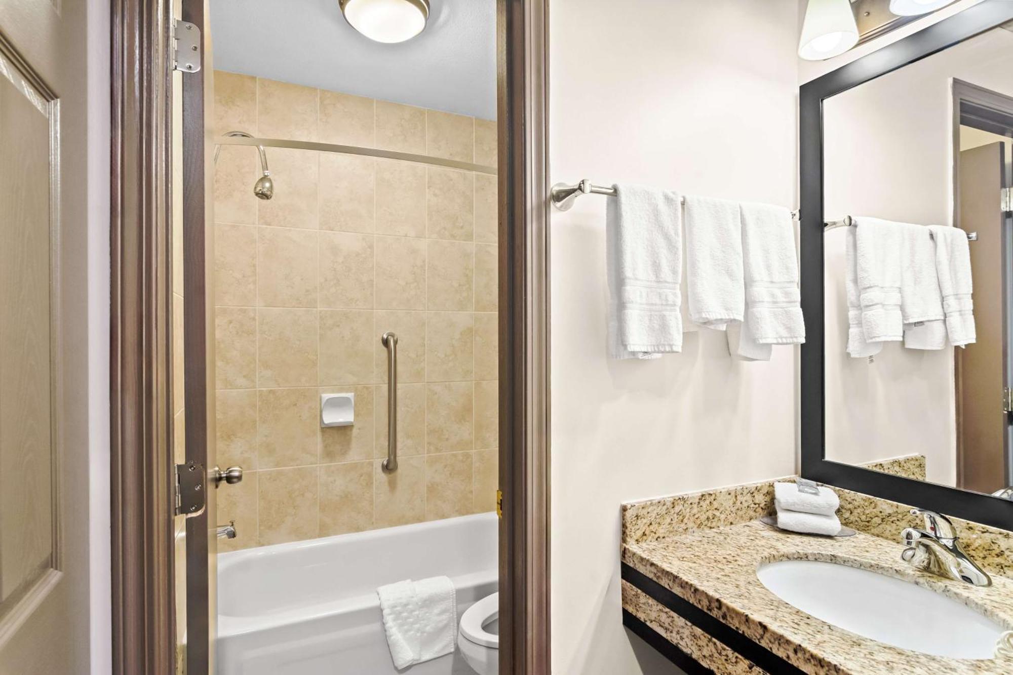 Best Western Maple Ridge Exterior photo