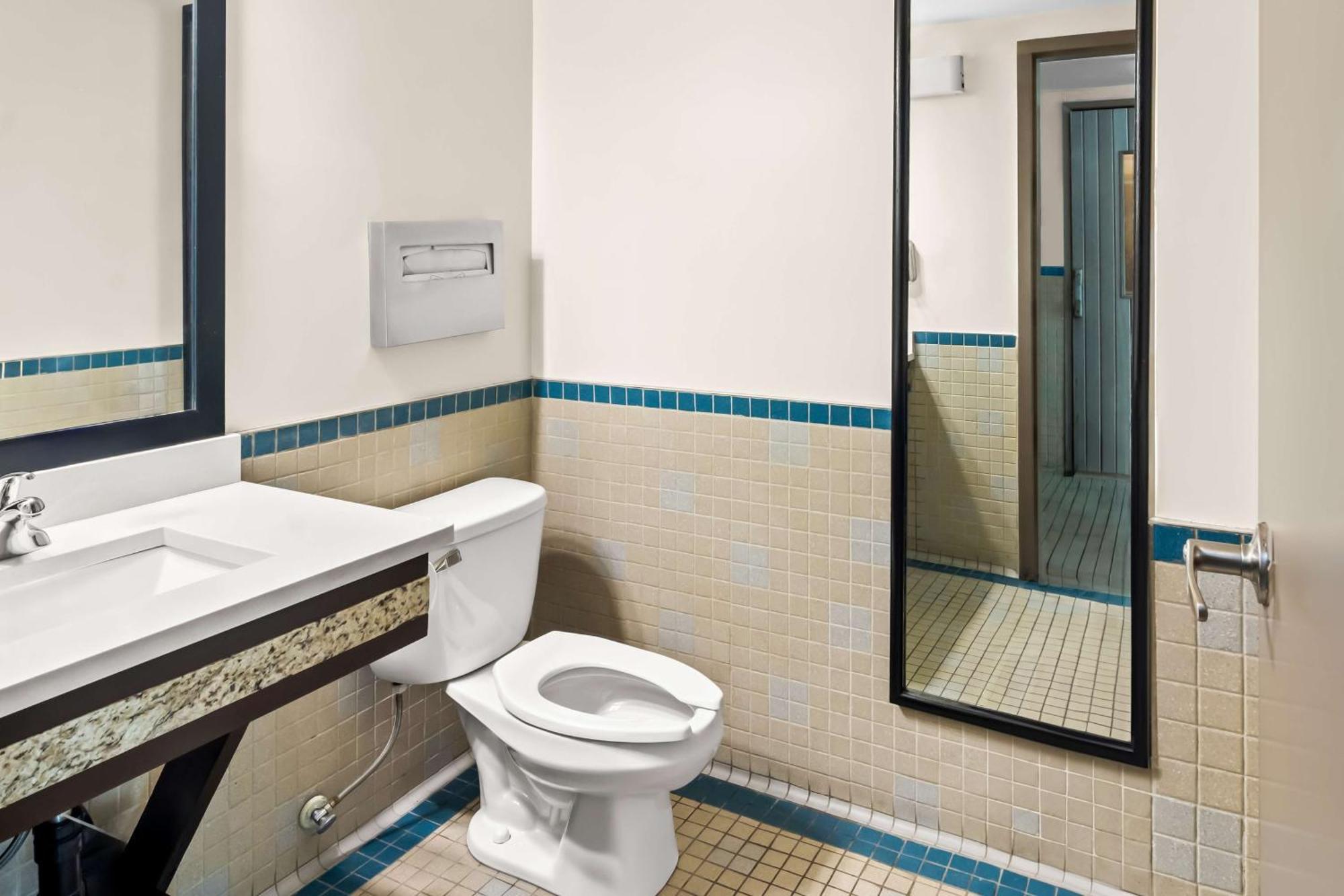 Best Western Maple Ridge Exterior photo