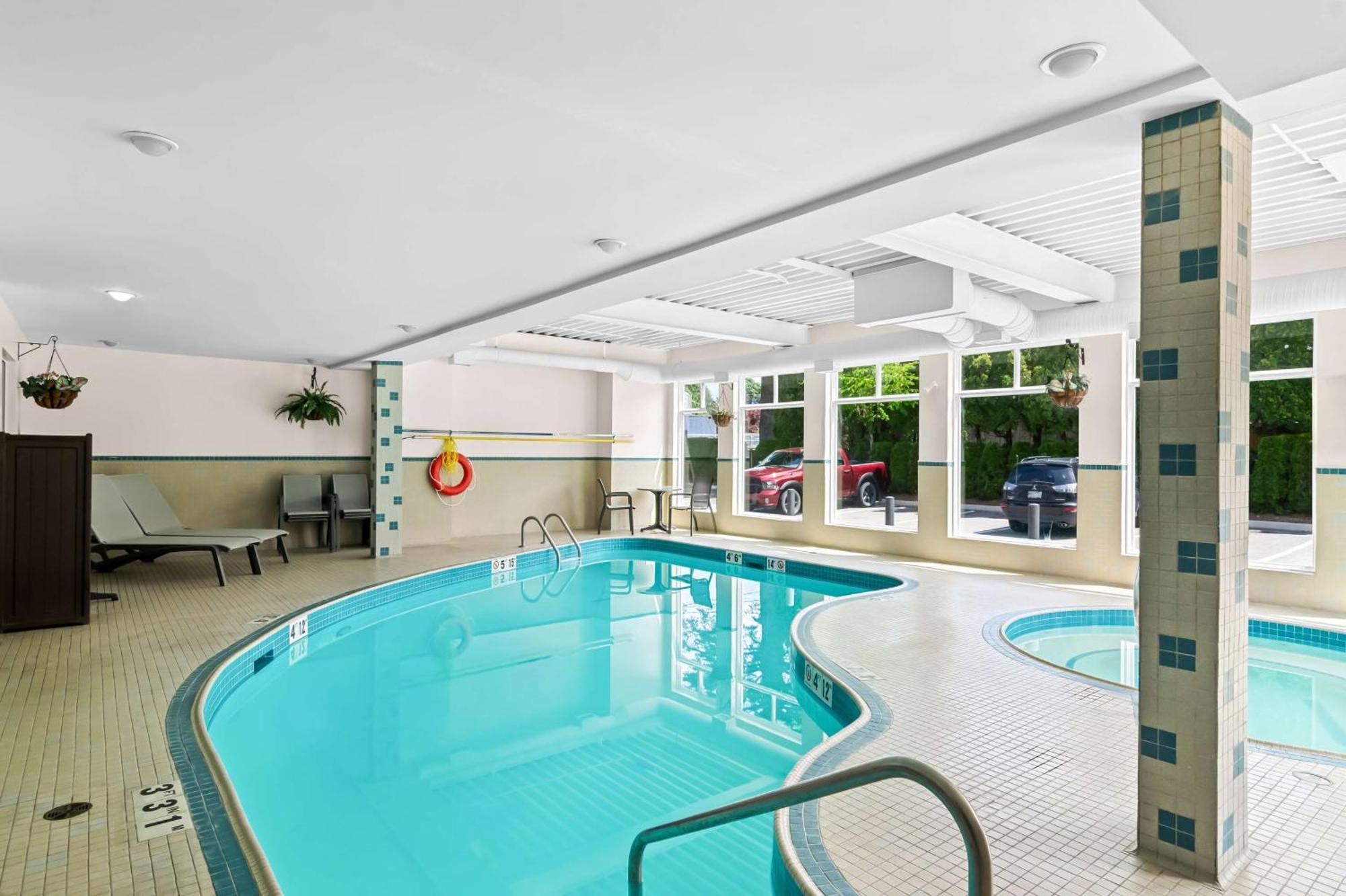 Best Western Maple Ridge Exterior photo