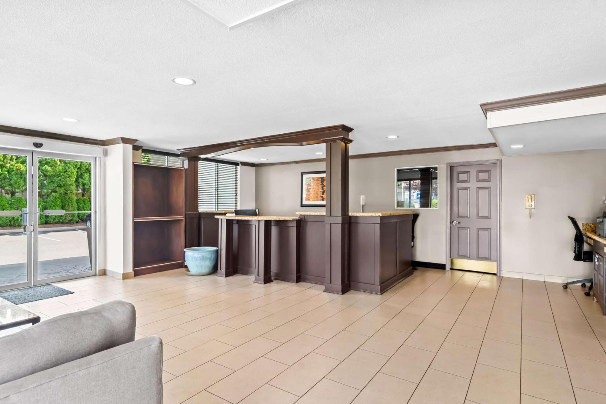 Best Western Maple Ridge Exterior photo