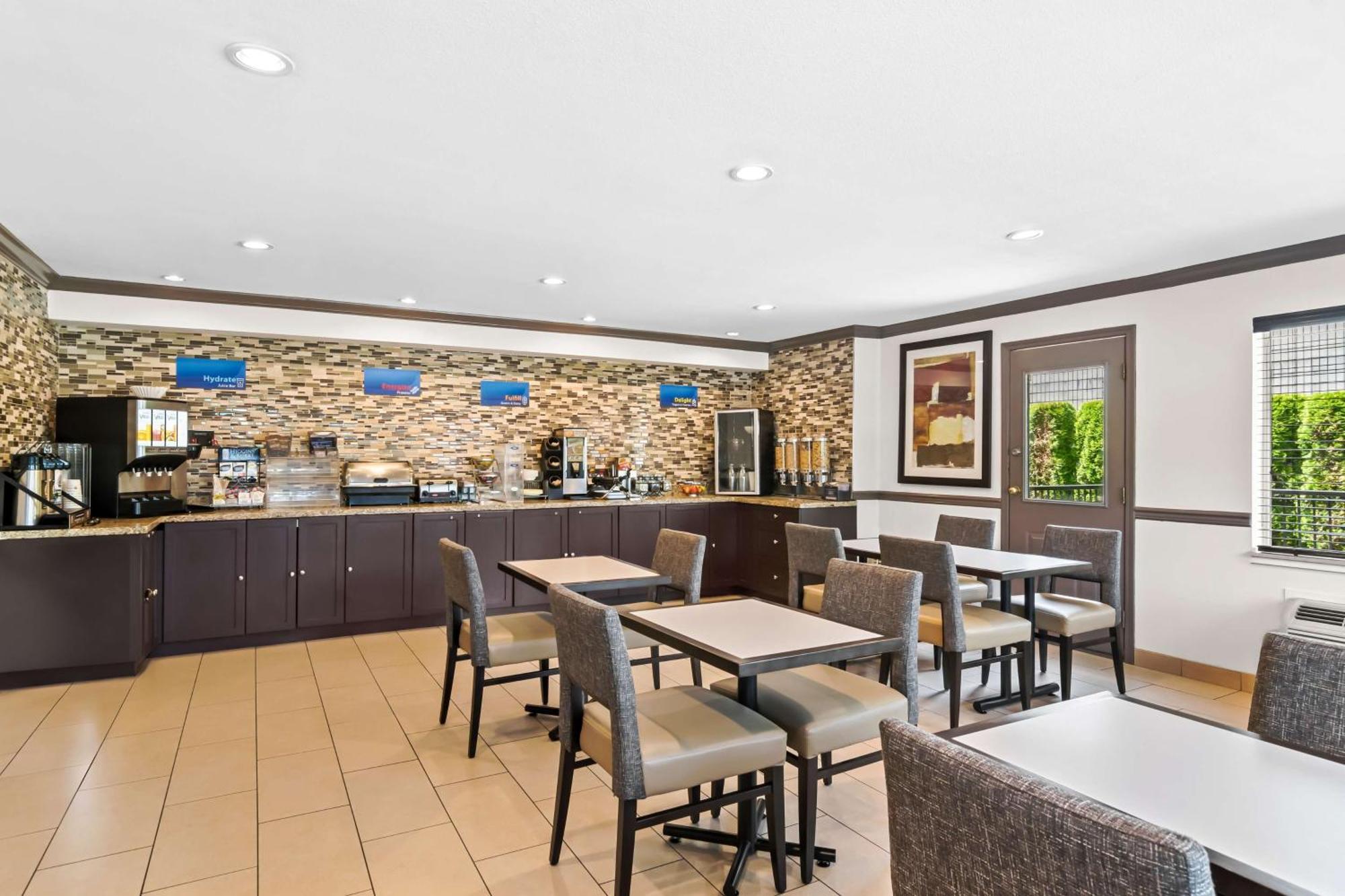 Best Western Maple Ridge Exterior photo
