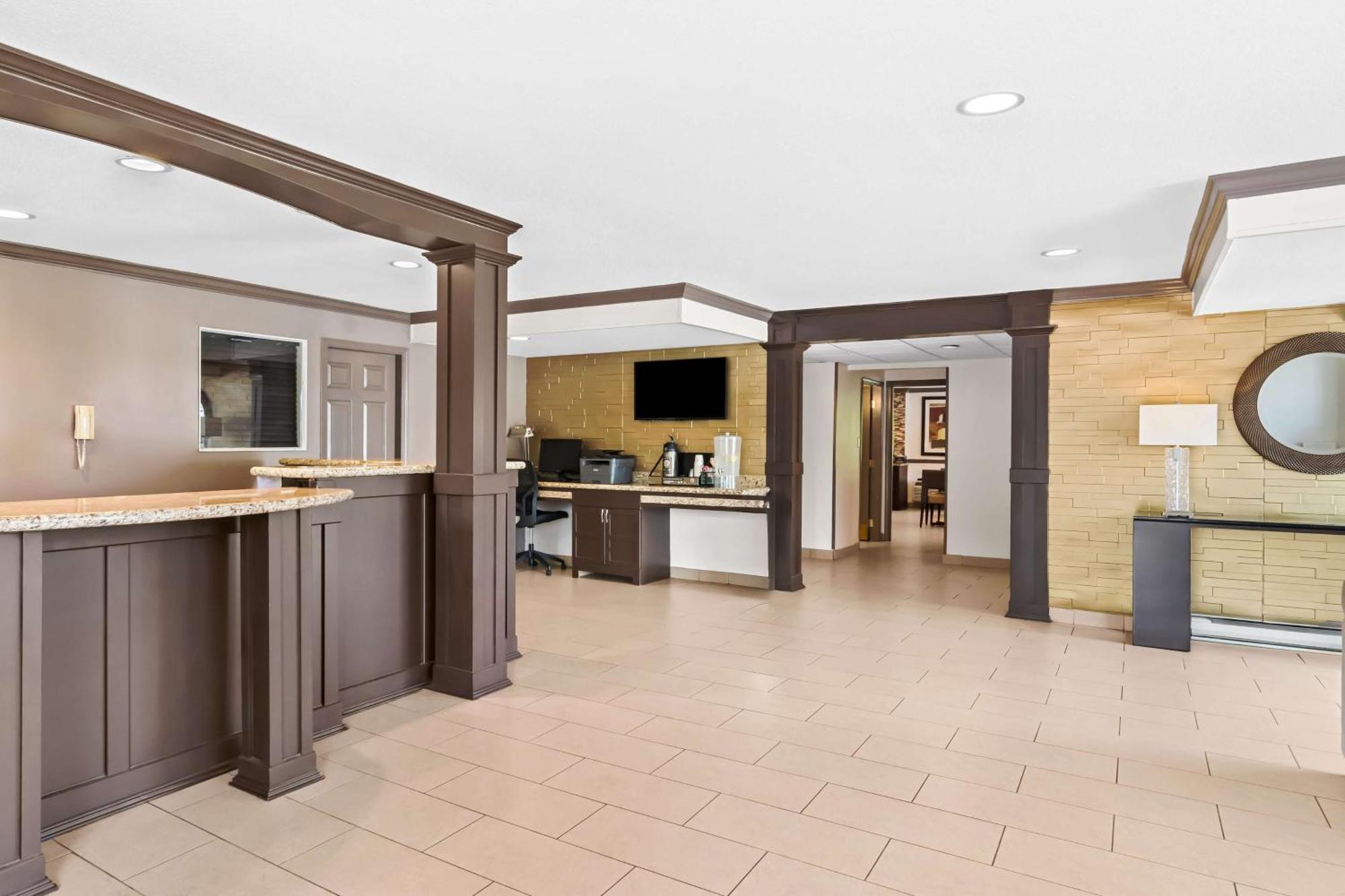 Best Western Maple Ridge Exterior photo