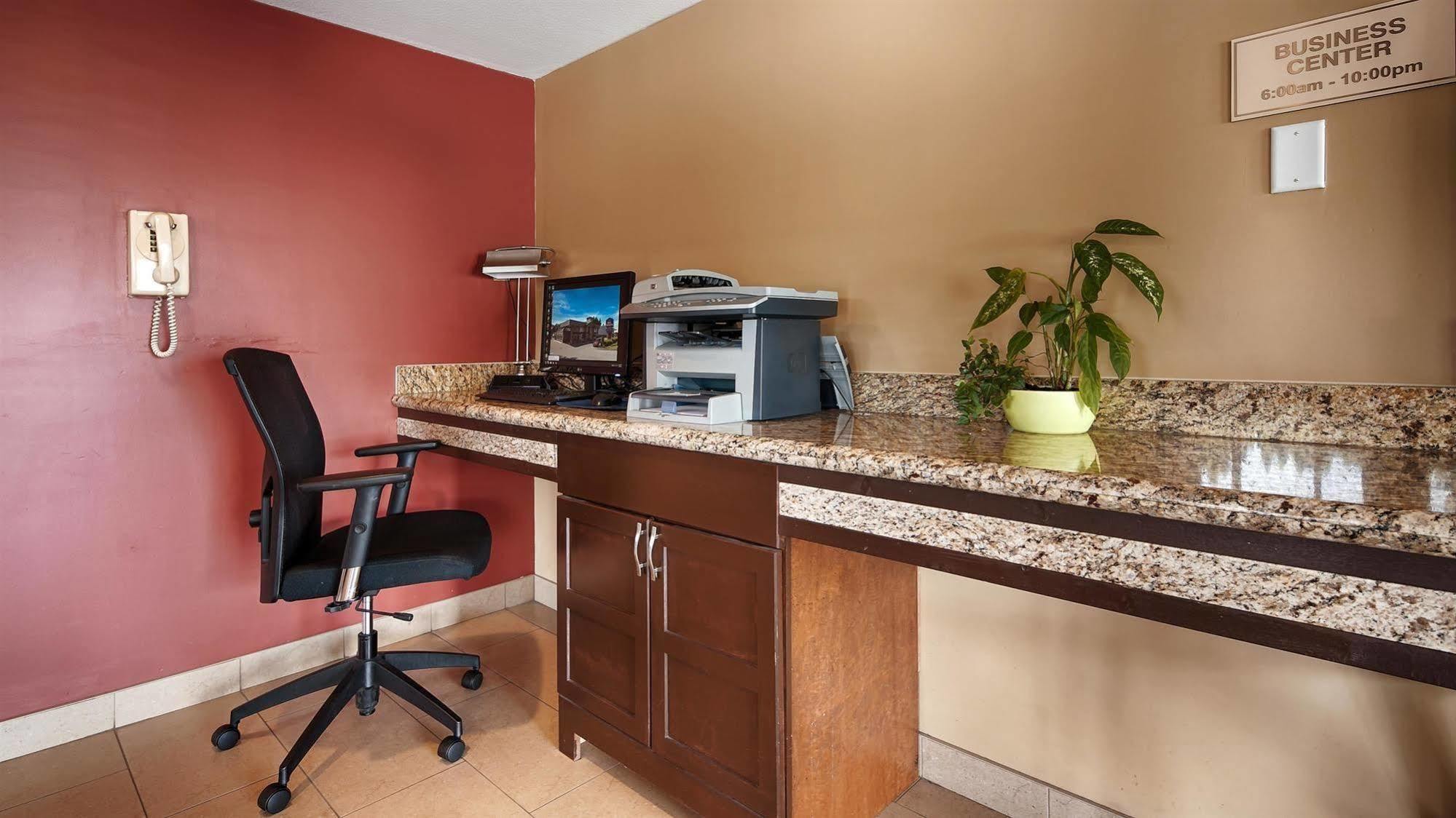 Best Western Maple Ridge Exterior photo